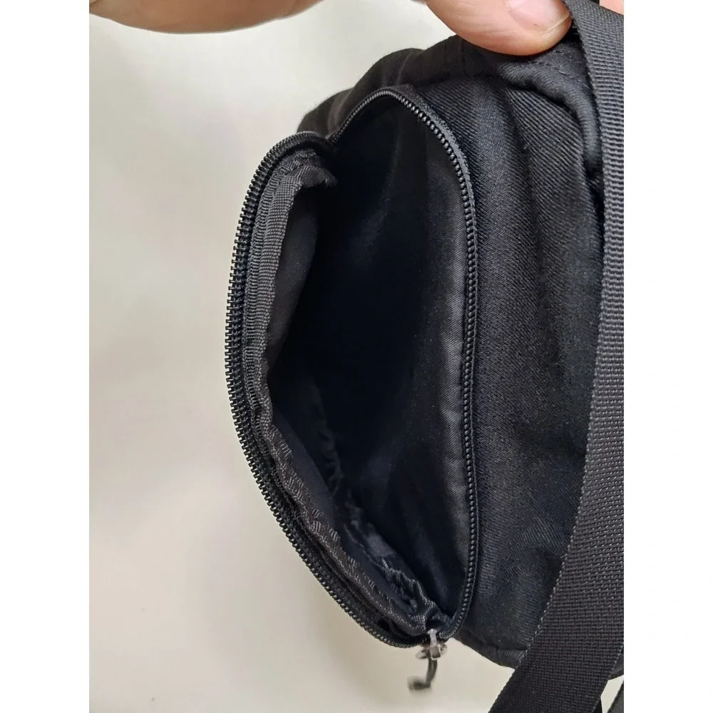 Nike Tech Black unisex Crossbody Travel‎ Bag Adjustable Strap Lightweight BA5268